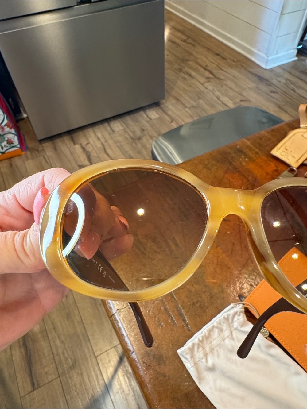 Tory Burch Orange Tortoise Gradient Oversized Sunglasses with Hard and Soft Case - Picture 5 of 6